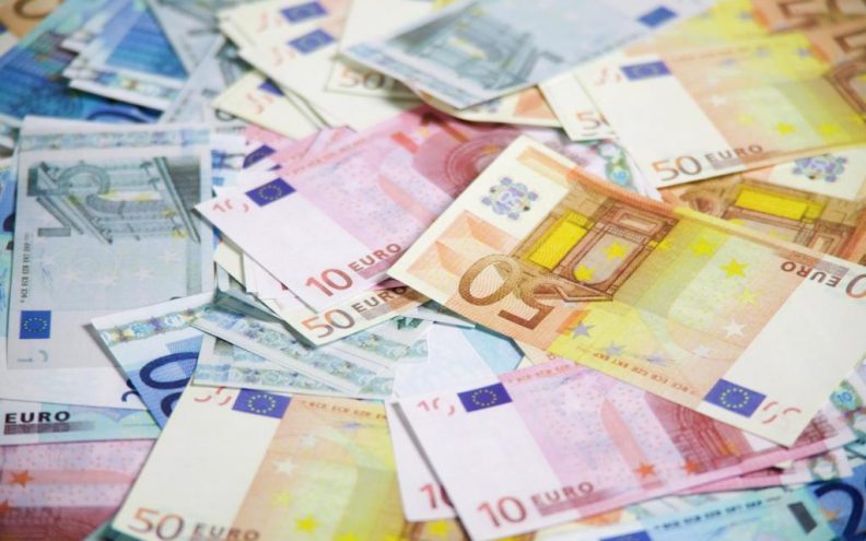 Tečaj klizi prema 7,60 kuna za euro, rate kredita rastu