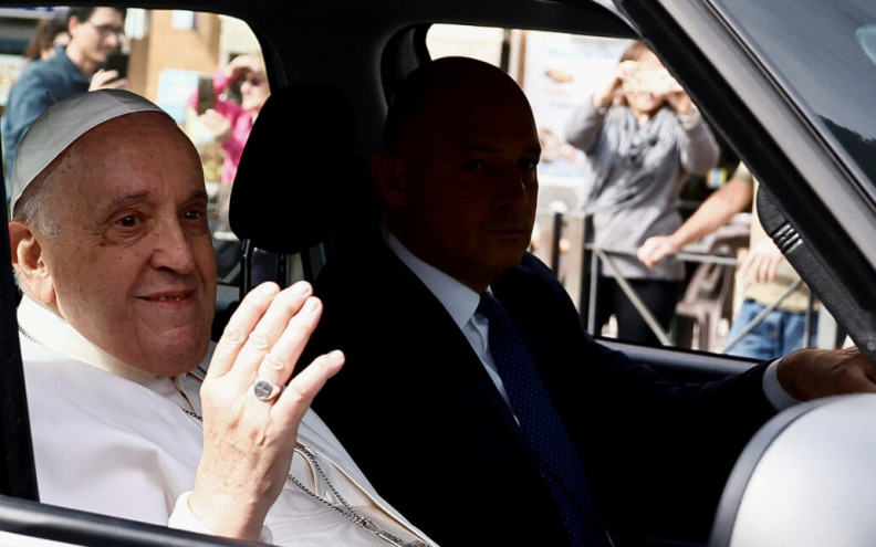 Papa Franjo jutros napustio bolnicu: “Još sam živ”