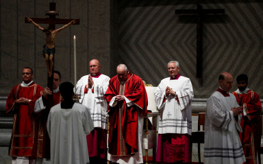 Papa Franjo predvodio molitvu na Veliki petak