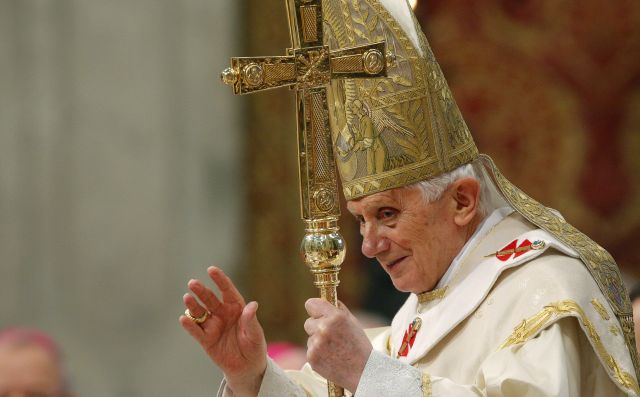 Papa dao ostavku, svijet šokiran