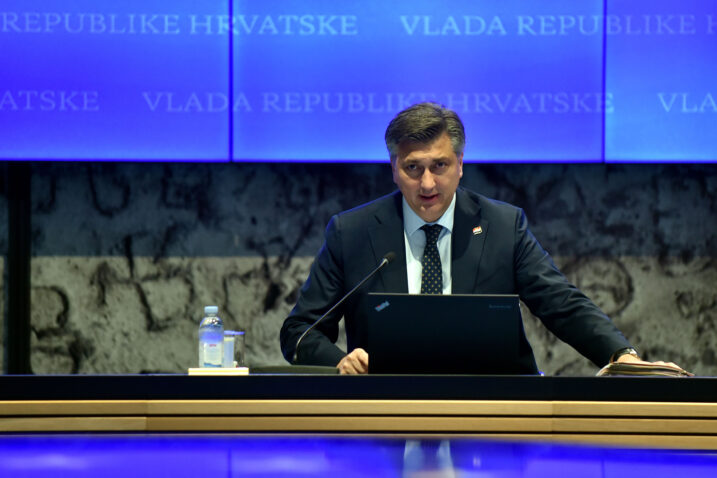 Plenković izrazio sućut za bivšeg premijera Valentića i žrtve pucnjave u Beogradu