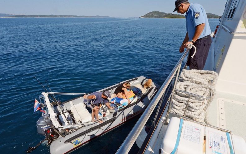 Kontroliraju morsku granice, spašavaju nastradale, prevoze bolesne i kažnjavaju prekršitelje