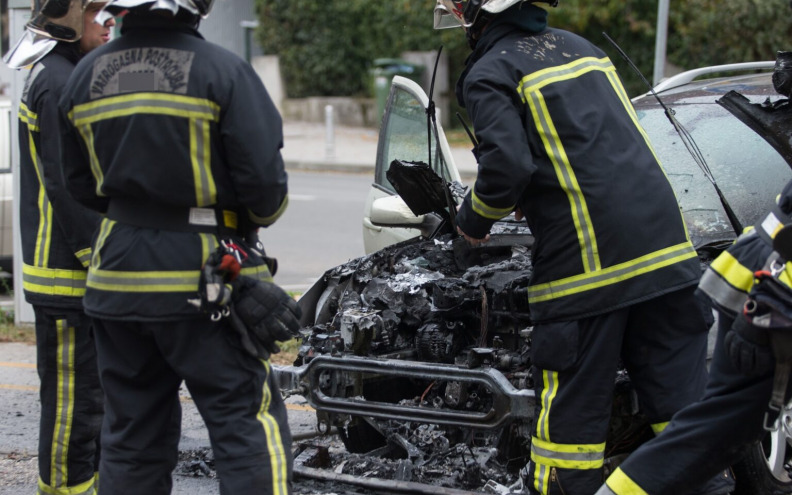 U požaru u Zagrebu oštećena 3 automobila