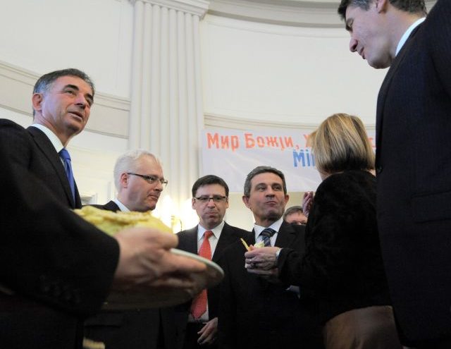 Na Pupovčev domjenak Josipović šalje izaslanika?