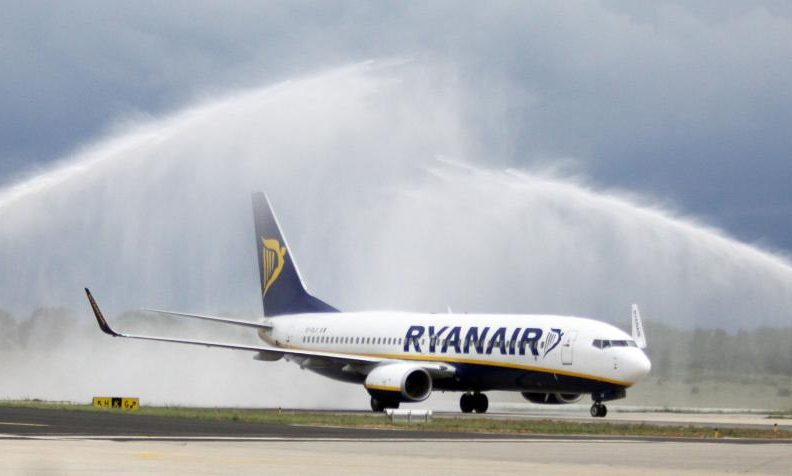 Ryanair daruje trideset besplatnih avionskih karata