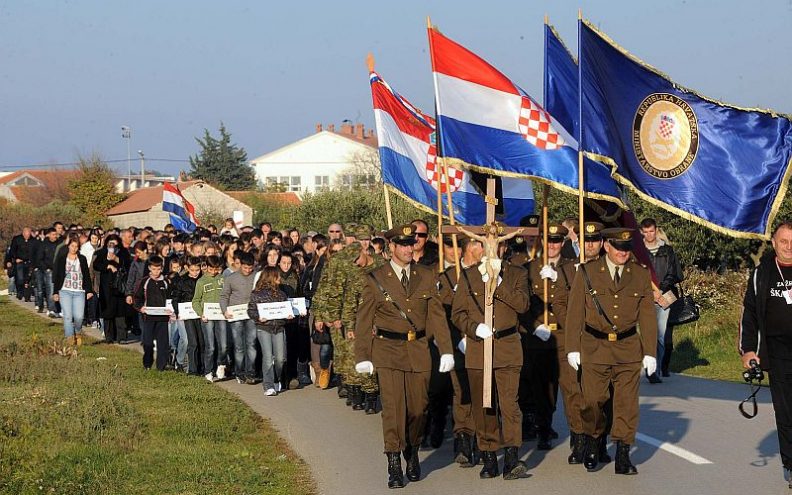 Srbi se žele u koloni pokloniti škabrnjskim žrtvama