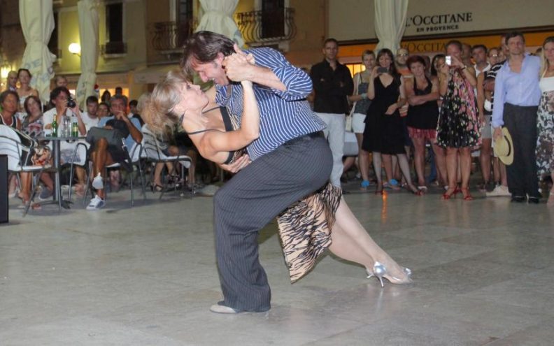 Tango večer na Narodnom trgu
