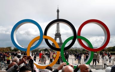 Olimpijski plamen ipak neće biti postavljen na sam vrh Eiffelovog tornja, tamo su već postavljene antene
