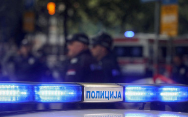 Uhićena još dva maloljetnika u Srbiji; jedan je prijetio, drugi nosio pištolj