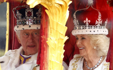 Kralj i kraljica mahnuli s balkona Buckinghamske palače