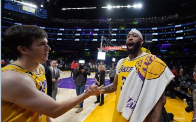 Zvijezda Lakersa morala je iz igre sredinom posljednje četvrtine, kolicima je odvežena u svlačionicu
