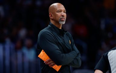 Sunsi otpustili trenera nakon ispadanja iz doigravanja, prošle sezone proglašen je trenerom godine