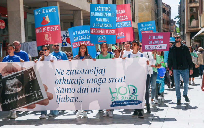 [FOTO] U Zadru održana treća povorka za Hrvatsku i obitelj