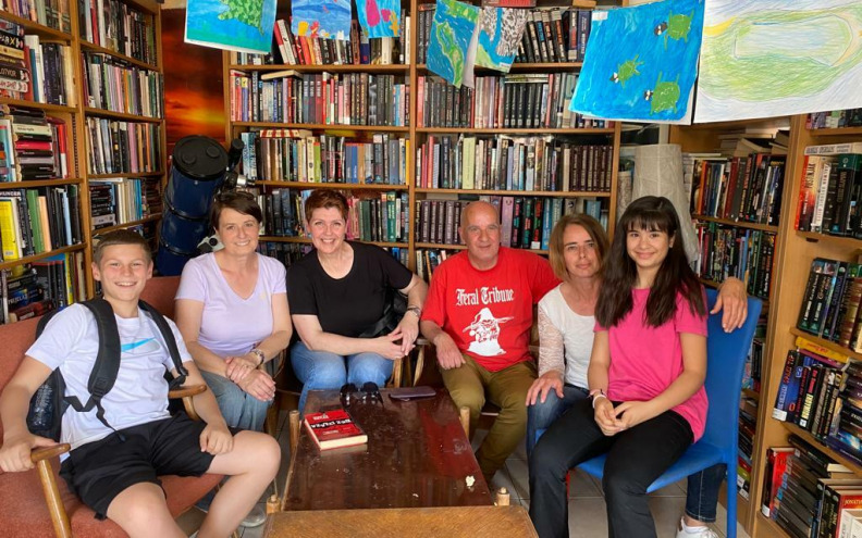 Zadrugari Maraške iz »Kašića« prikupili donaciju saljskoj knjižnici i čitaonici