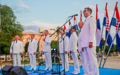 Klapa Hrvatske ratne mornarice Sveti Juraj koncertom obilježila Dan državnosti