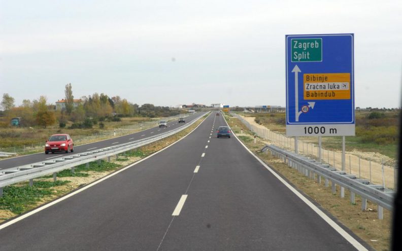 Kolnici mokri i skliski, vozače se moli za oprez