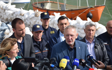 [FOTO] Ministri Erlić i Božinović u posjetu Obrovcu: Ovo su poplave bez presedana
