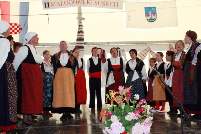 “Sv. Mihovili” plesali kolo u Sv. Nedjelji