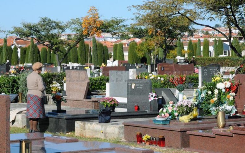 72 križa iščupana i okrenuta naopako