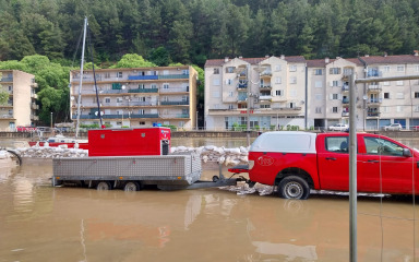 Vatrogasci se bore s poplavama: Najteže je na području Zadarske županije