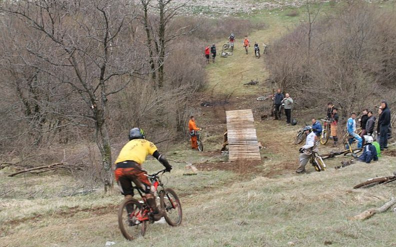 Adrenalinski spust niz Velebit