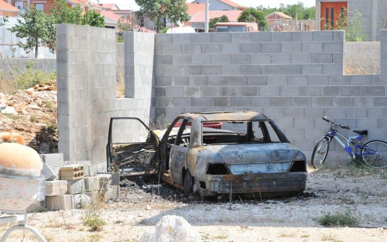 Muškarac koji se zapalio u automobilu podlegao ozljedama