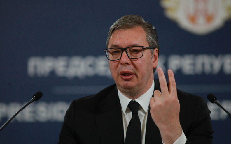 Vučić šalje Milanoviću glavicu kupusa: “Daj Bože da i vi vodite takvu politiku”