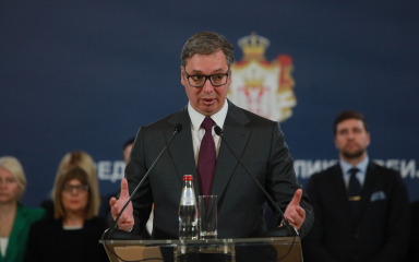Vučić kaže da Srbija nije potpisala sporazume s Ukrajinom o oružju i streljivu