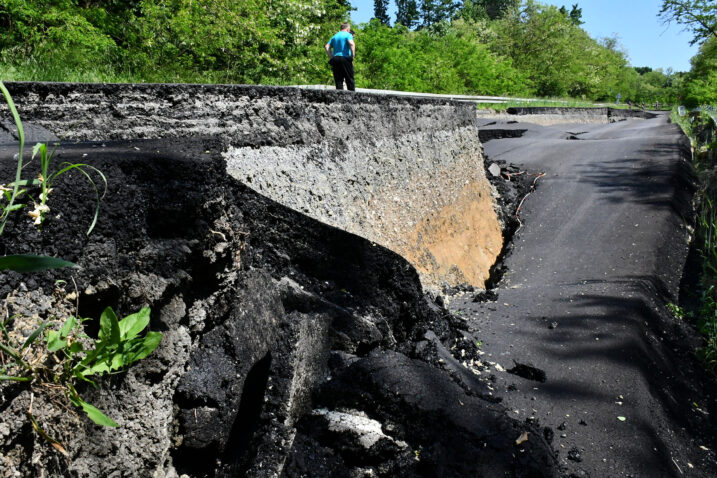 Nakon kiša urušila se cesta u Slavoniji
