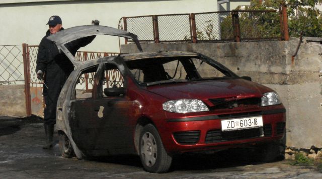 Auto u Arbanasima namjerno zapaljen