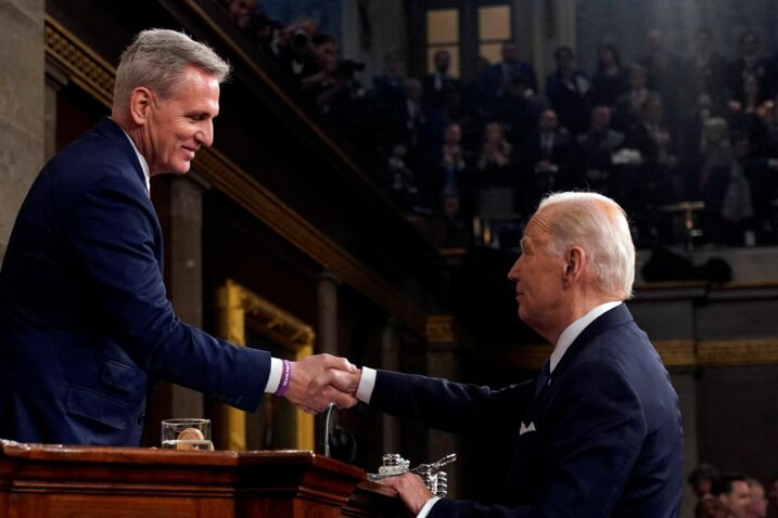 Biden i McCarthy postigli važan dogovor o podizanju granice zaduživanja