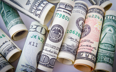 Dolar pao na najnižu razinu u tri godine