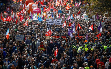 Prvomajski bijes zbog mirovinske reforme, više od milijun ljudi na ulici