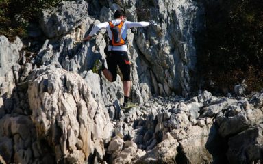 Škraping se vraća na surovi pašmanski kamen, a svaki pretrčani kilometar donira zadarsko rodilište