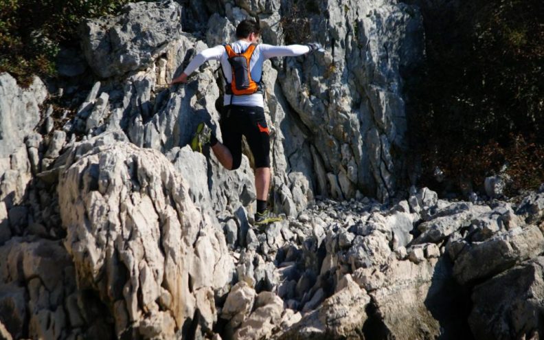 Škraping se vraća na surovi pašmanski kamen, a svaki pretrčani kilometar donira zadarsko rodilište
