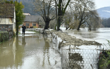Izvanredne mjere obrane od poplave u Hrvatskoj Kostajnici