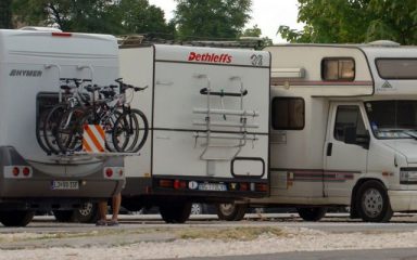 Olujna bura prevrnula kamper, ozlijeđena državljanka Italije