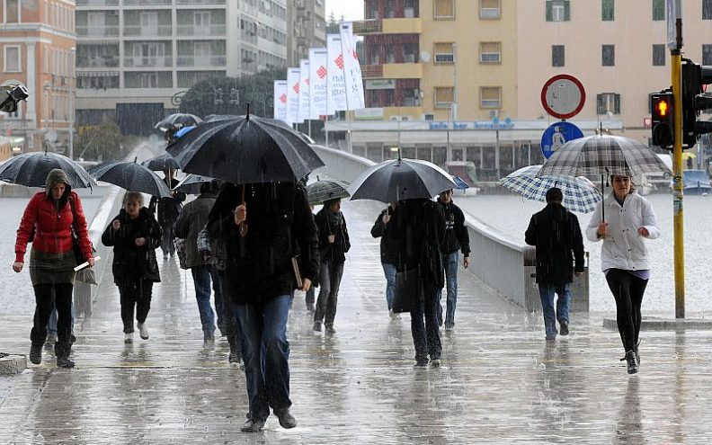 Pretežno oblačno, povremeno s kišom
