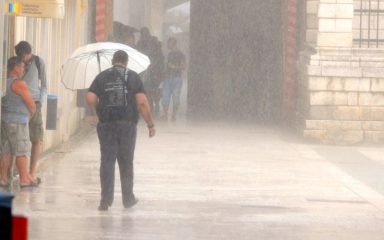 U samo sat vremena u Zadru palo 50 litara kiše po četvornome metru