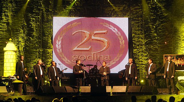 Intradama 25. rođendan čestitao i Thomspon