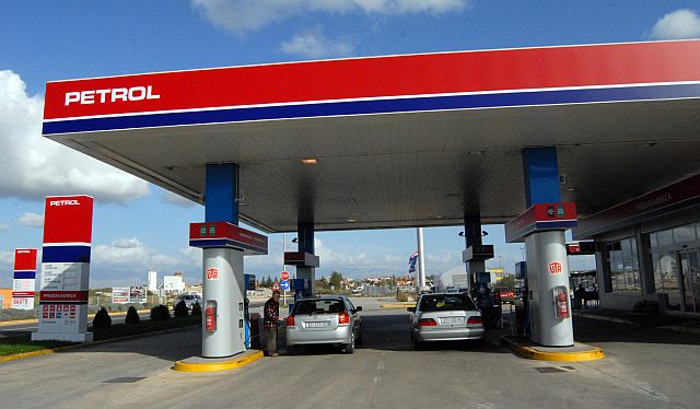 Maskirani i naoružani razbojnik opljačkao benzinsku postaju