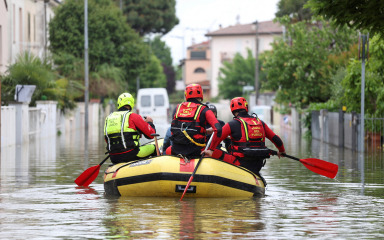 Meloni obišla poplavljena područja, EU šalje pumpe za pomoć u rašćišćavanju