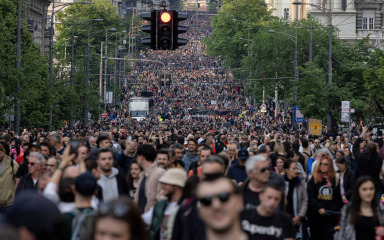 Srbiju očekuje buran kraj tjedna i dva masovna skupa vlasti i oporbe