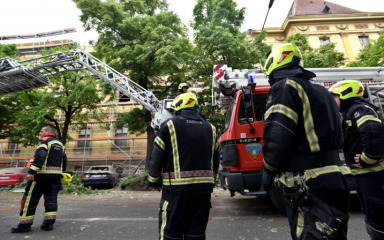 Policija se oglasila o razlogu urušavanja skele i dijela zgrade u središtu Zagreba
