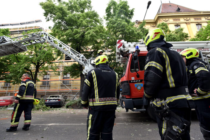 Policija se oglasila o razlogu urušavanja skele i dijela zgrade u središtu Zagreba