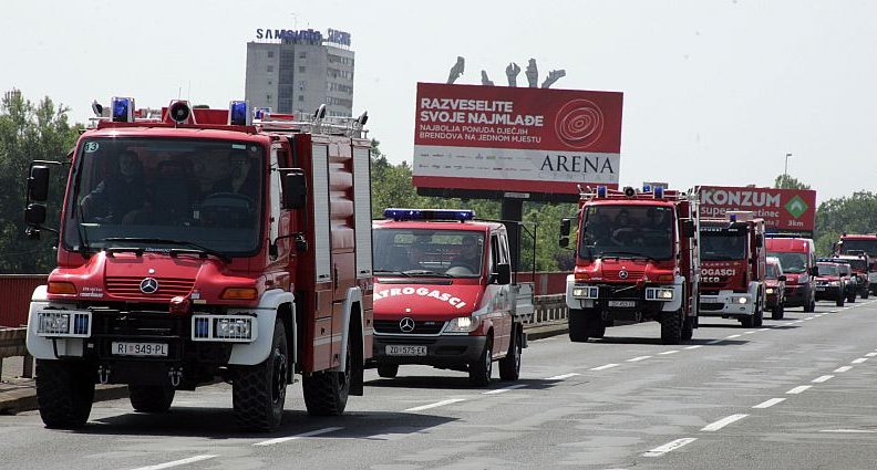 SIRENE ODJEKIVALE GRADOM Stigla dojava da gori kuća na Poljica Brigu, vatrogasce na terenu dočekalo nešto sasvim drugo