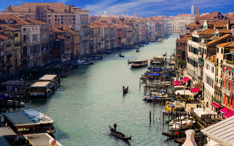 Venecijanski Canal Grande pozelenio, sumnja se tko su počinitelji