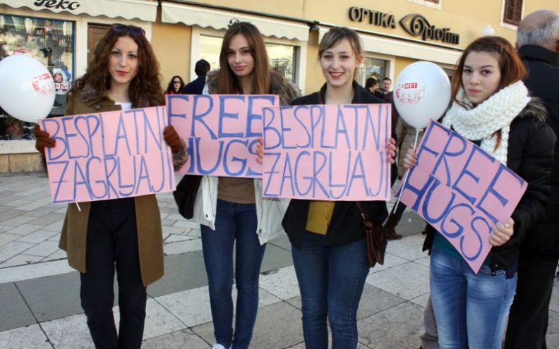 Besplatni zagrljaj u centru Zadra