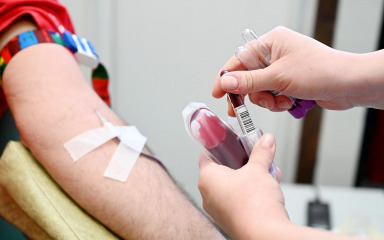 Pozivanje na darivanje krvi putem društvenih mreža može biti riskantno