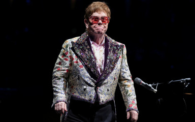 Obožavateljica Eltona Johna prodaje 50 godina staro cvijeće pop zvijezde